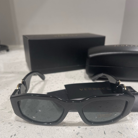 Medusa Biggie Sunglasses